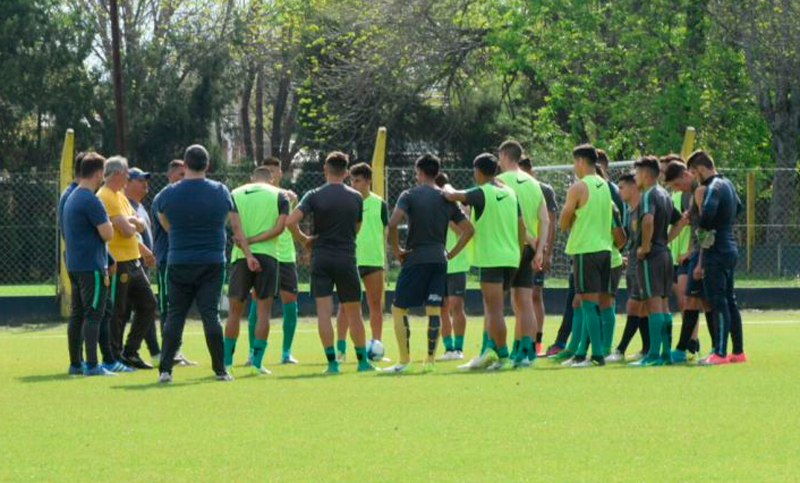 Central entrenó en la Ciudad Deportiva y Leo Fernández definió el once inicial