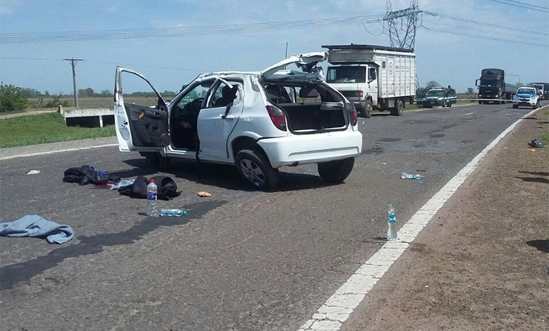 Una mujer murió tras el vuelco de un auto en la autopista a Córdoba