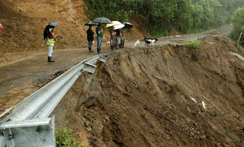 Fuertes lluvias dejan muertos y desaparecidos en Costa Rica
