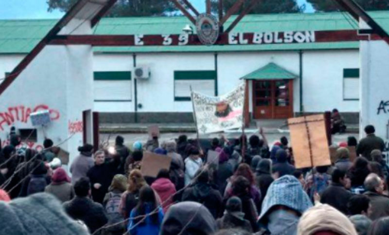 Reprimen a manifestantes que protestaban por Santiago Maldonado en El Bolsón
