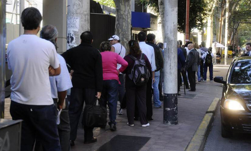 El empleo en Argentina presenta una mayor precarización con caída del salario real