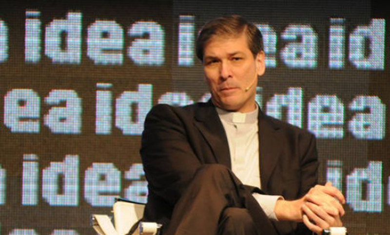 El sacerdote de Idea que cautivó al público y pidió dejar atrás la grieta