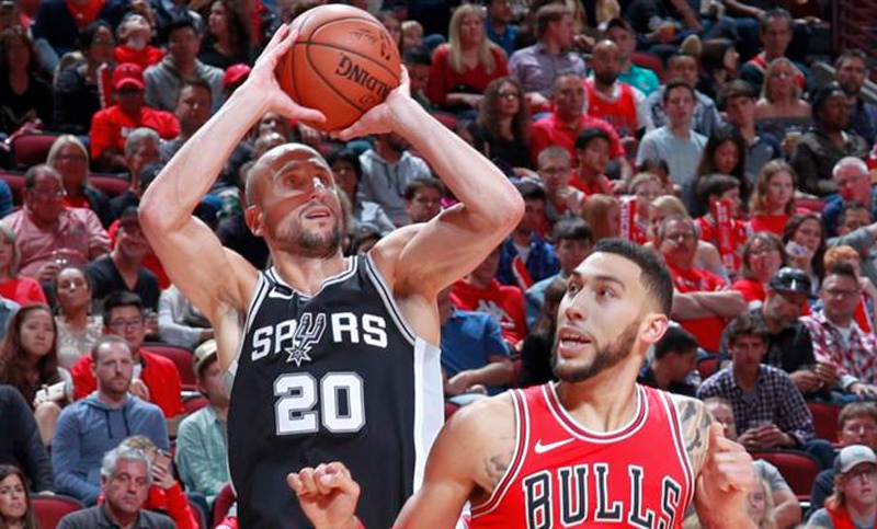 San Antonio volverá a jugar esta noche, con Ginóbili ante Toronto