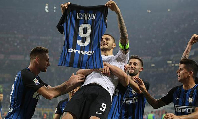 Icardi brilló en el clásico de Milan y anotó los tres goles de la victoria del Inter