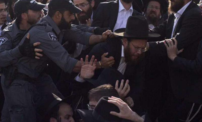 Miles de judíos ortodoxos protestan contra el servicio militar obligatorio en Israel