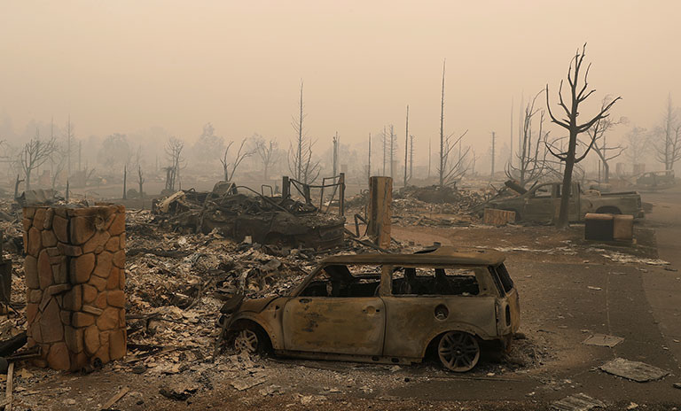 Incendio forestal y desastre en California grabado por un dron