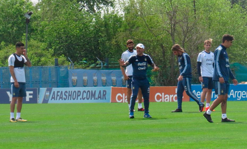 Sampaoli dividió el grupo y se perfilan los titulares para enfrentar a Perú