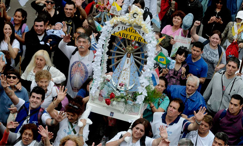Una multitud de fieles peregrinó a Luján bajo la fuerte lluvia