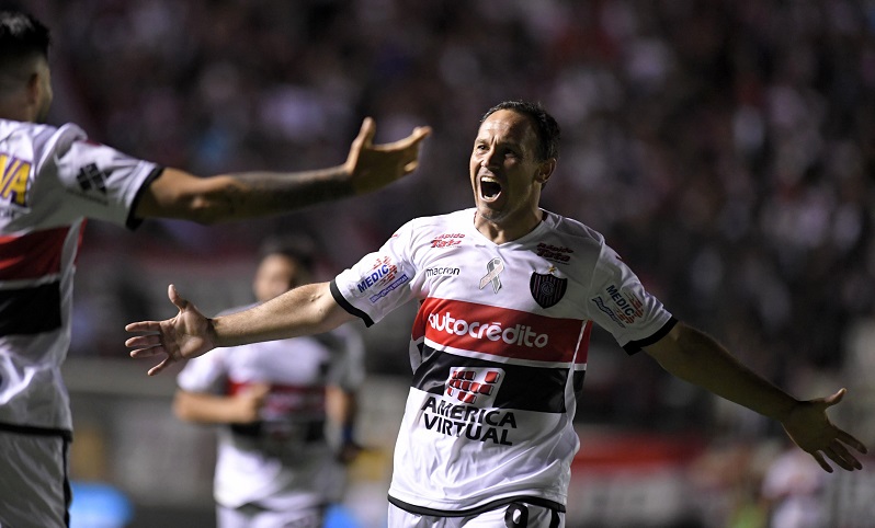 Chacarita derrotó a Gimnasia y ganó por primera vez en la Superliga