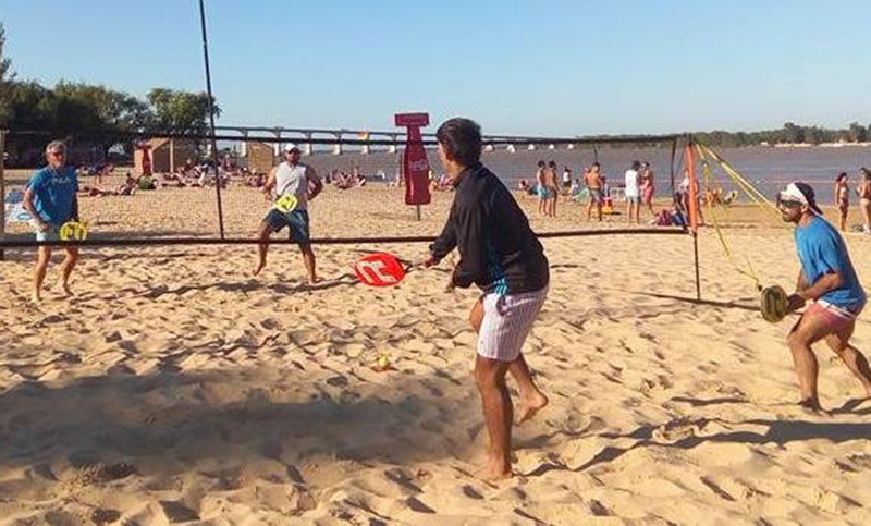 El beach tennis será protagonista en la costa rosarina