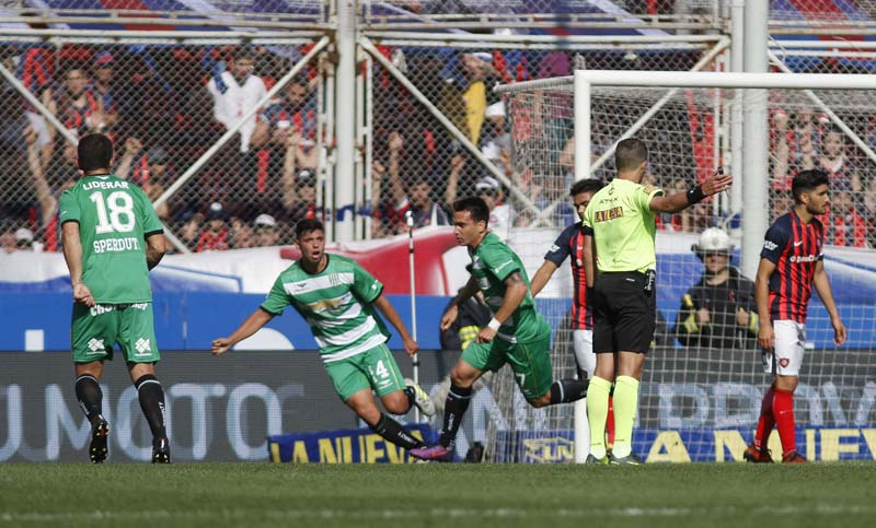 San Lorenzo fue sorprendido por Banfield y sigue lejos de Boca