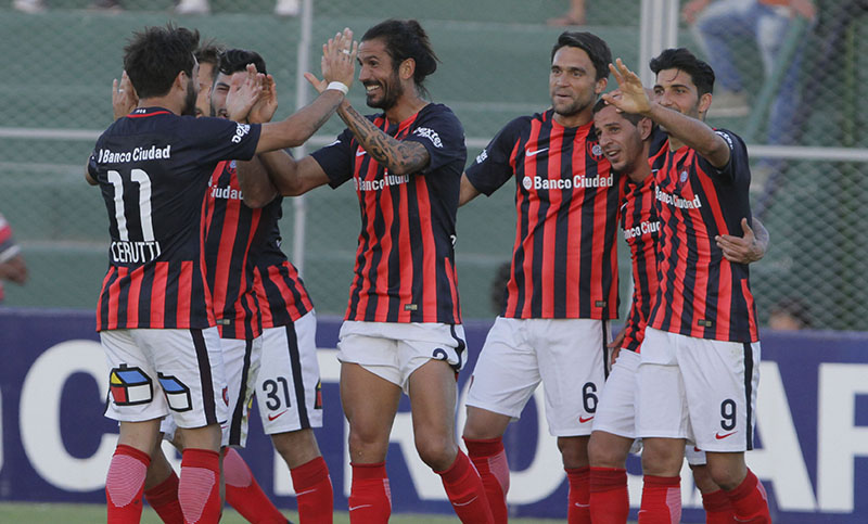 San Lorenzo goleó a los cuyanos y es único escolta en la Superliga