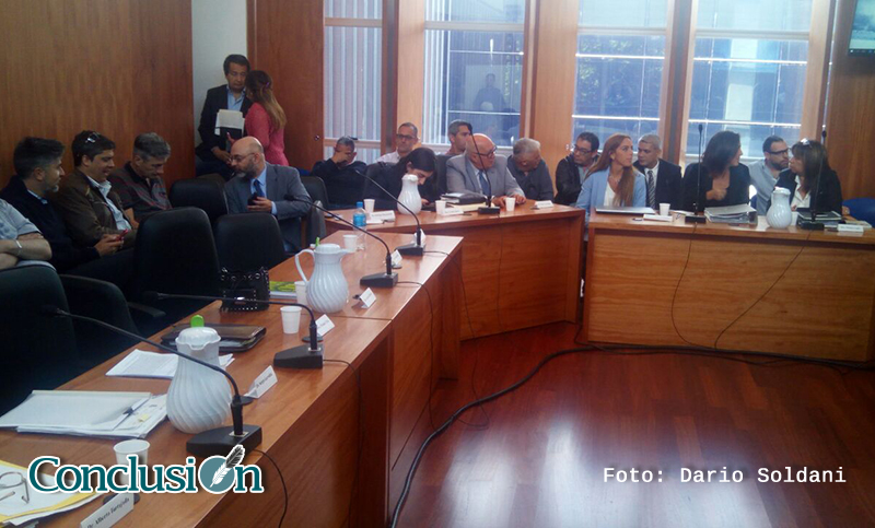 Tras varias horas de demora por demandas de los jefes de la banda comienza el juicio a Los Monos