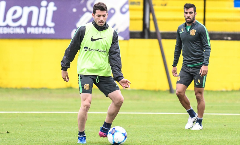 Fernández reemplazó a Parot en la práctica y podría estar ante Boca