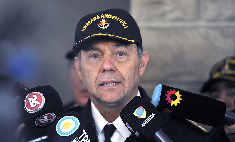 El jefe del Área Naval Atlántica pidió su pase a retiro en medio del operativo de búsqueda