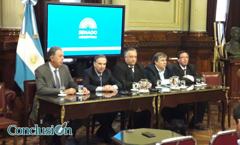 Senadores del FpV-PJ resolvieron postergar el debate por la reforma laboral