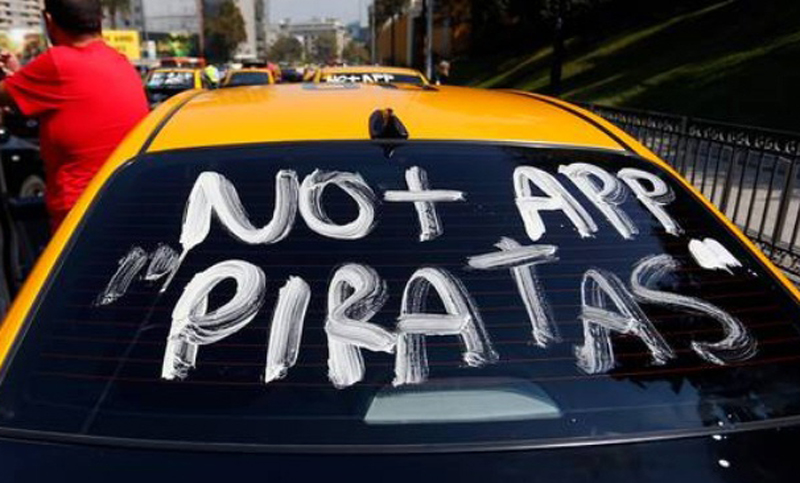 Taxistas protestan en Neuquén y Capital Federal contra la llegada de Uber