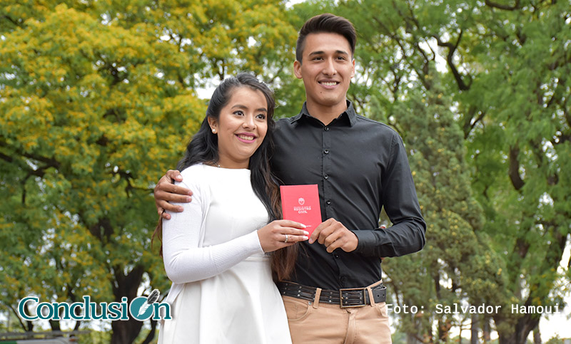 Doce matrimonios dieron el «sí» en el Rosedal del Parque Independencia