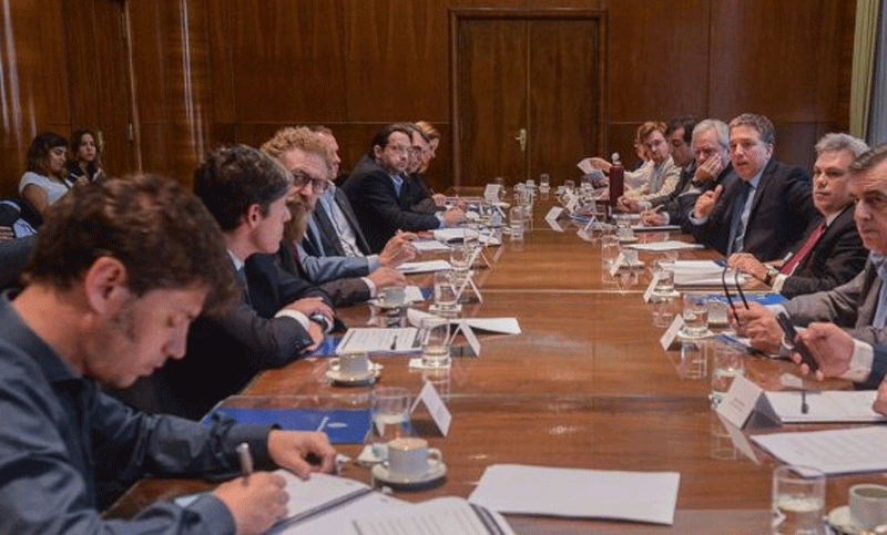 Legisladores de ambas Cámaras fueron recibidos por Nicolás Dujovne
