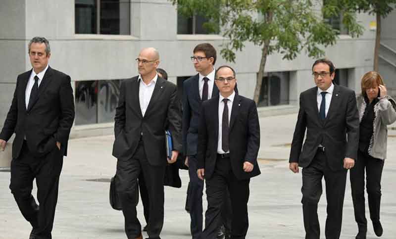 Prisión para ocho miembros del gobierno independentista catalán