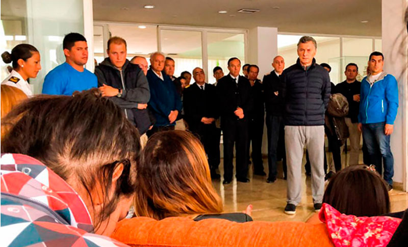 Tenso cruce entre Macri y familiares de las víctimas del submarino