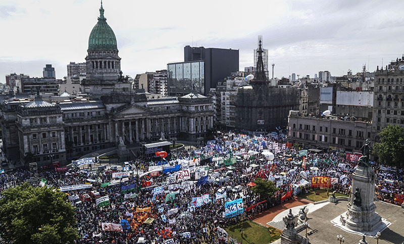 Marcha en el Congreso: «La lucha no parará hasta voltear la reforma»