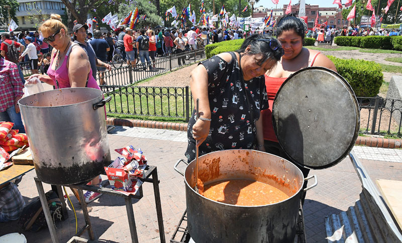 Con ollas populares se realizó una jornada de protesta en todo el país