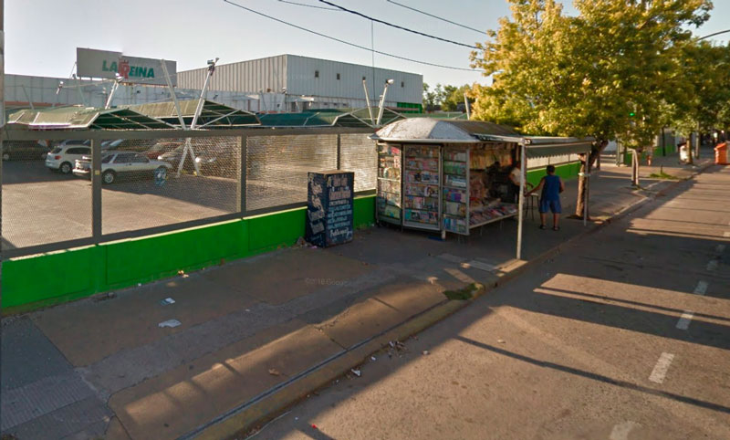 Una embarazada fue agredida por una joven en el estacionamiento de La Reina