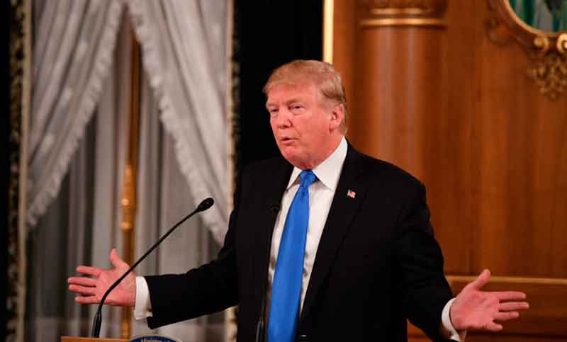 EE.UU. de duelo por tiroteo en Texas, Trump pide no culpar a las armas