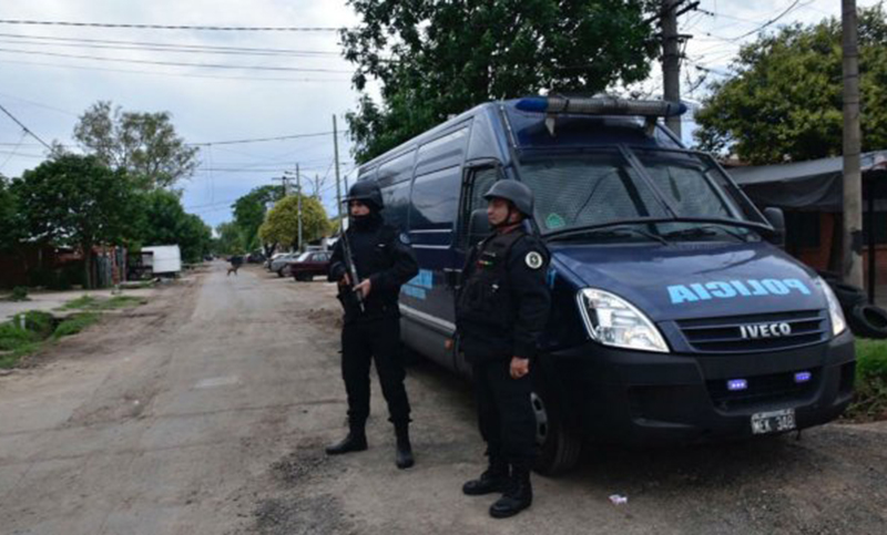 La Policía Federal lleva adelante 28 allanamientos en barrio Las Flores