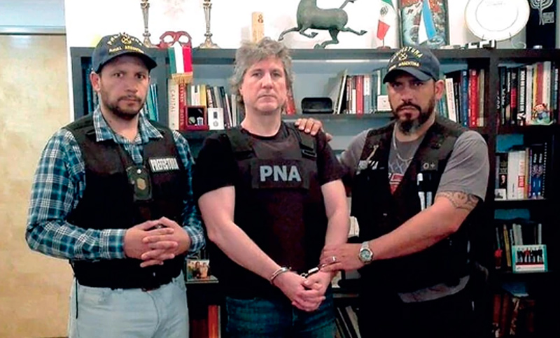 Boudou pidió ser querellante en la denuncia por las fotos que le tomaron en su casa detenido