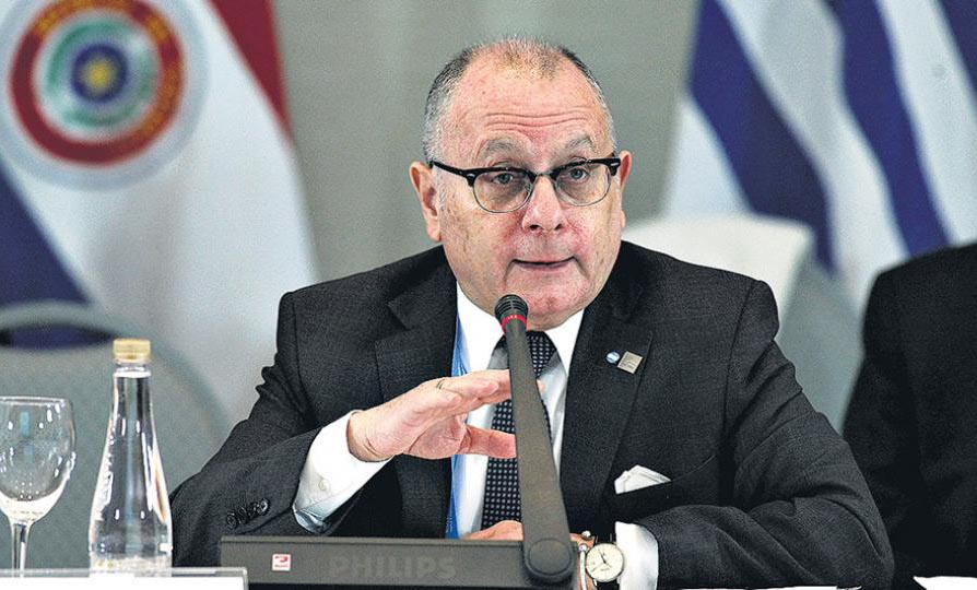 El canciller justificó que los ministros tengan su dinero fuera del país