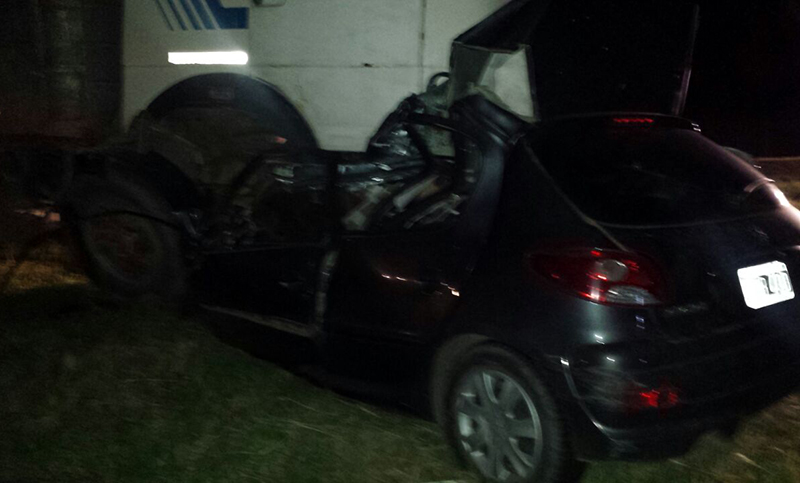 Un conductor falleció luego de chocar de frente con un camión en la ruta 33