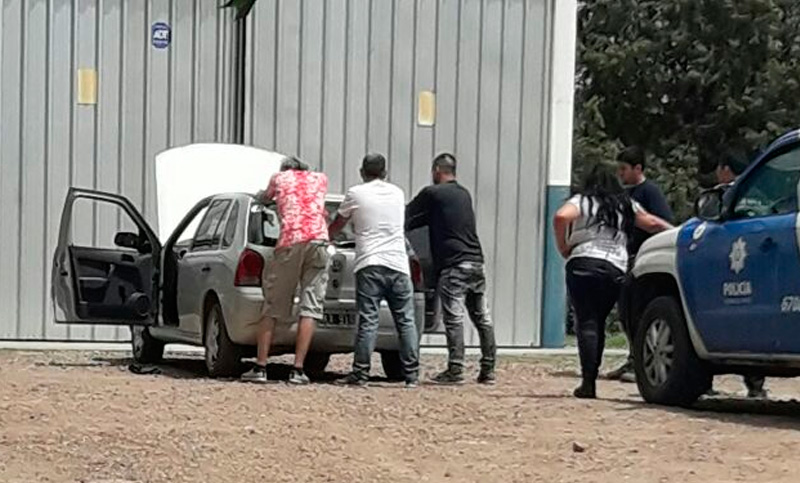 Coronel Arnold: tres hombres vestidos de policía intentaron detener a una profesora