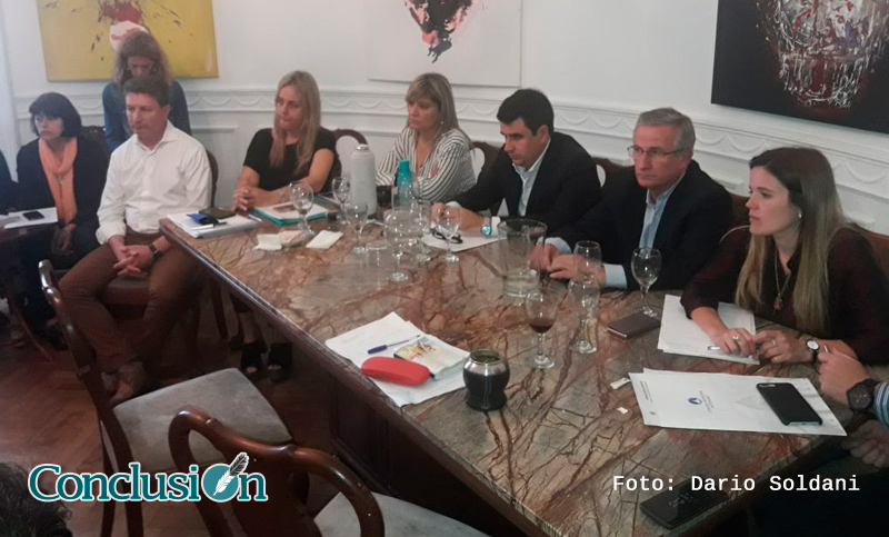 Trabajadores despedidos de Unilever se reunieron con concejales para pedir su apoyo