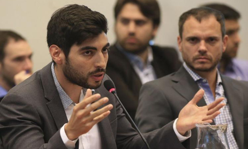 Un diputado massista destrozó la reforma laboral