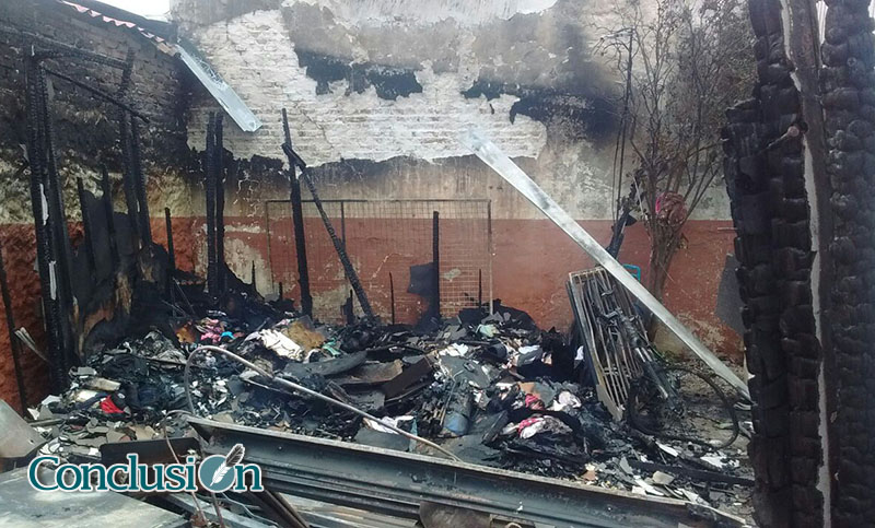 Matrimonio con una hija de siete años perdió todo en el incendio de su casa en zona norte
