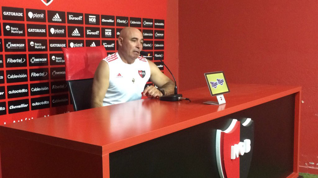 Llop: “Todavía no pienso en el clásico; ganarle a Racing es lo más importante”