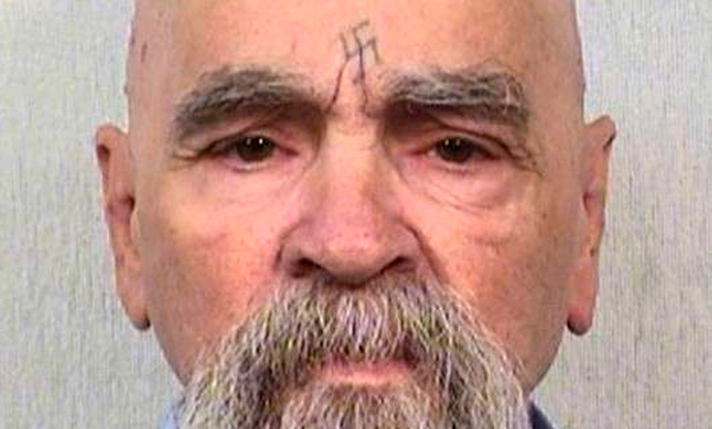 Murió Charles Manson, líder de un clan responsable de varios asesinatos