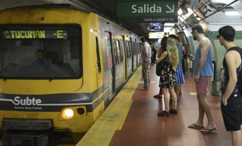Trabajadores del subte de Buenos Aires se adhieren al paro contra las reformas