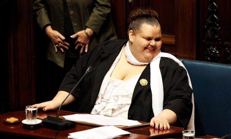 Senadora trans impulsa ley de equidad y denuncia hostigamiento en Uruguay
