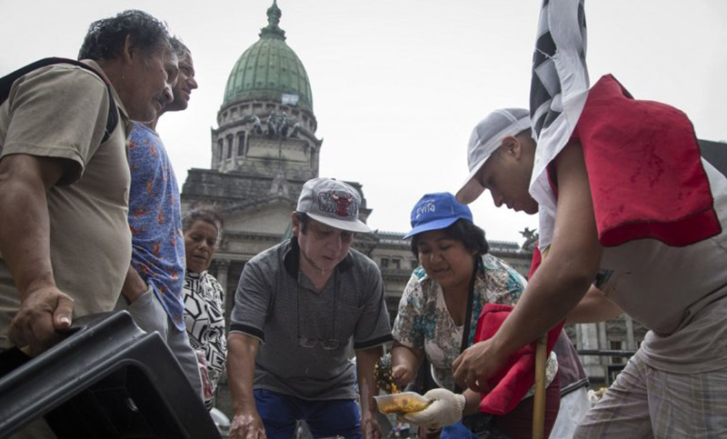 Movimientos sociales marchan a la Anses para reclamar bono de fin de año para jubilados