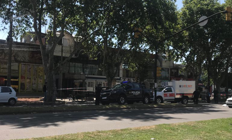 Un hombre de 65 años falleció por causas naturales en pleno bulevar Rondeau