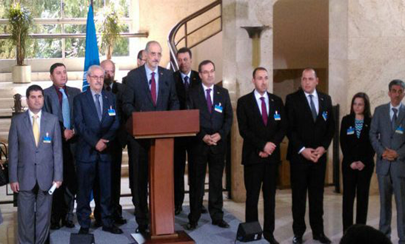 Delegación oficial siria se reúne con enviado especial de la ONU para abordar la paz