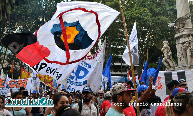 Multitudinaria marcha en Rosario en repudio a la reforma previsional