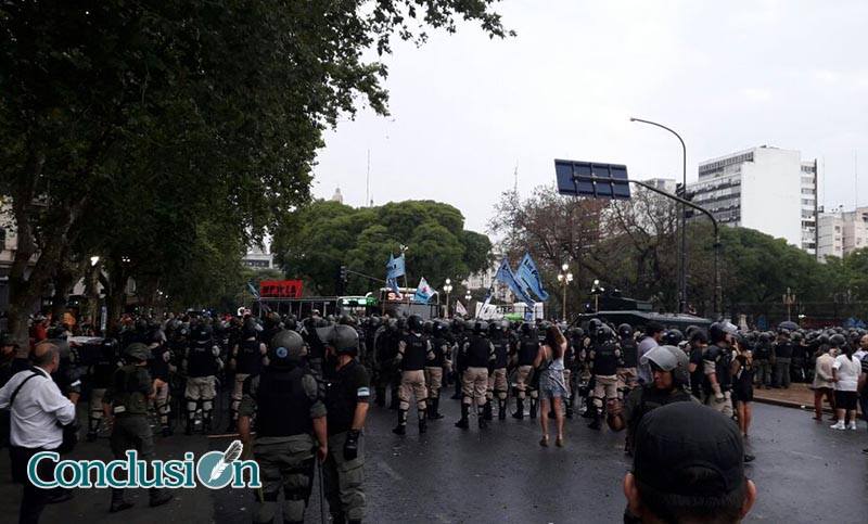 Gendarmería reprimió a manifestantes y diputados que marchaban contra la reforma jubilatoria