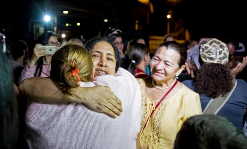 Venezuela libera a 36 opositores de un grupo de 80 en vísperas de Navidad