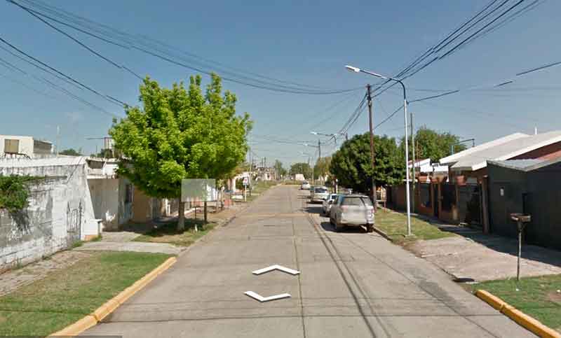 Le cayó un portón de hierro encima y murió aplastada