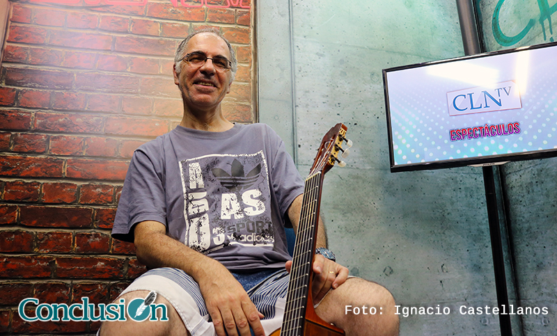Fernando Montalbano despide el año con amigos en el Centro Cultural Atlas