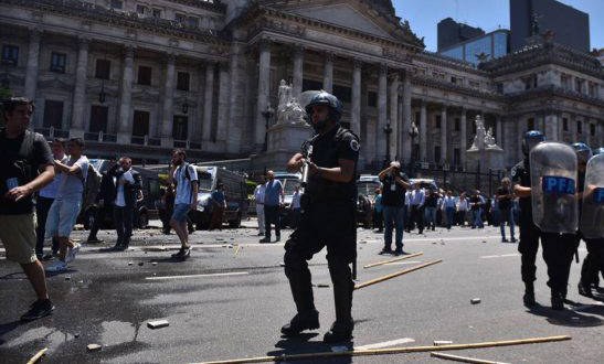 Un manifestante sufrió fractura de cráneo por el golpe de una granada